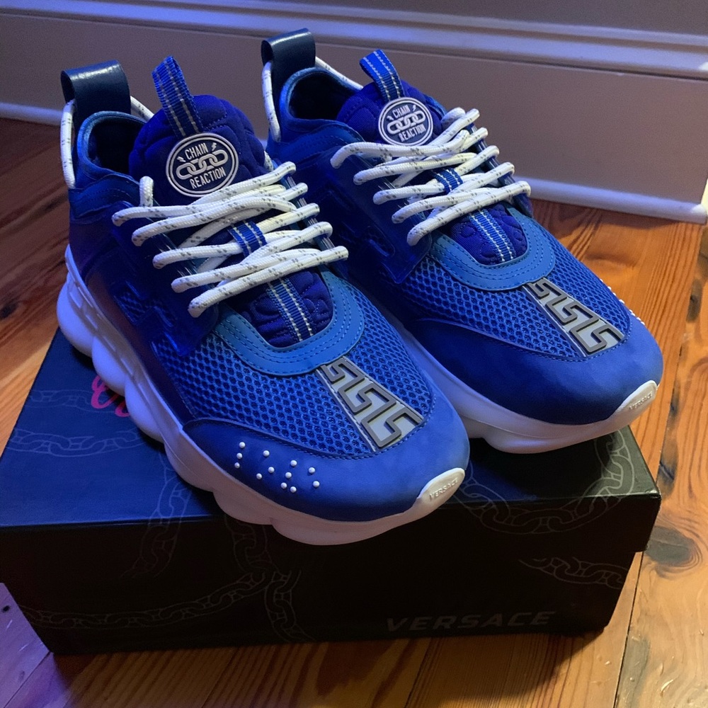 Versace chain reactions